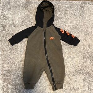 Nike Green and Black Footies with Hooded Design and Zipper Closures